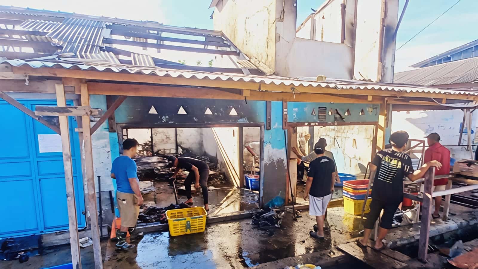 Kebakaran Hanguskan 2 Ruko di Labuhan Maringgai, Kerugian Capai 100 Juta