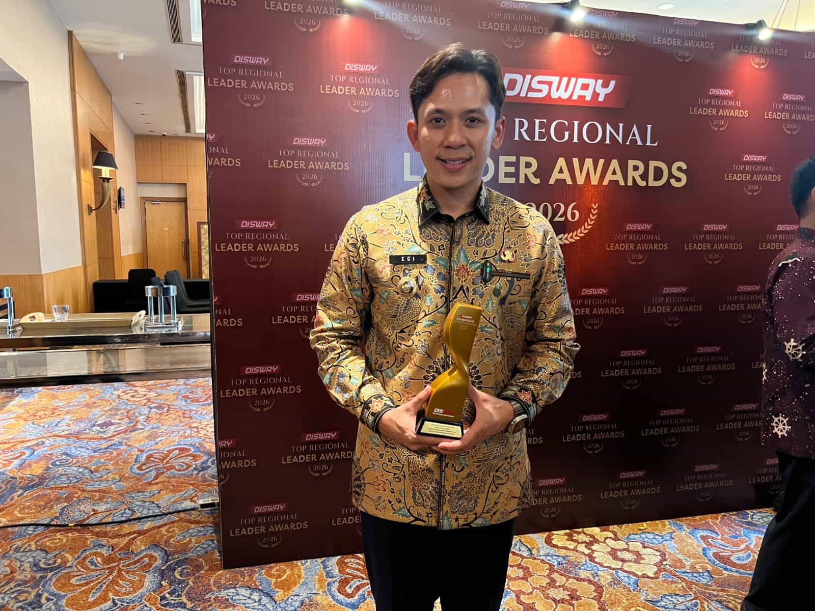 Bupati Egi Terima Disway Top Regional Leader Awards 2026, Lamsel Dinilai Mampu Dorong Pengembangan Pariwisata