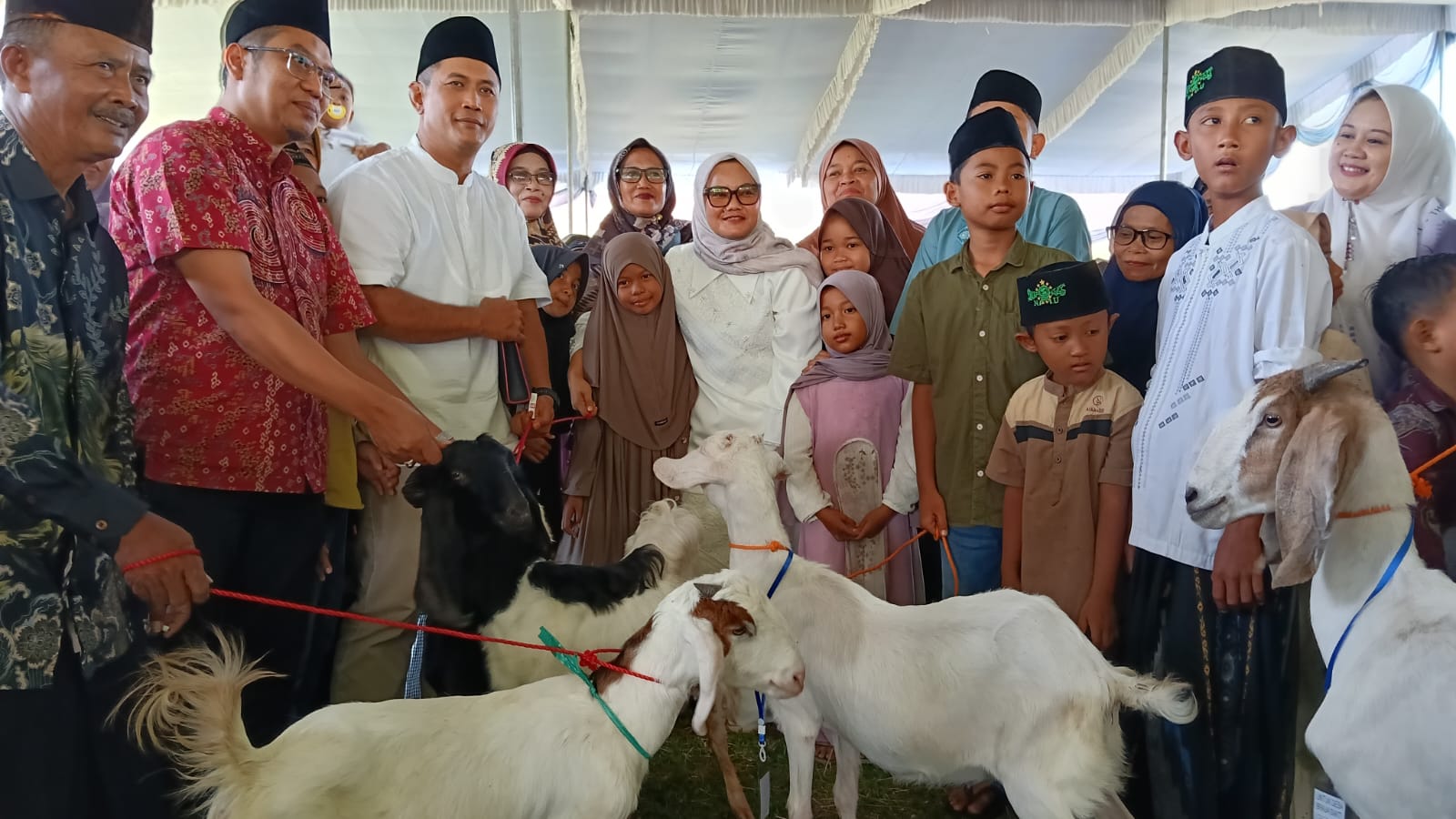 Pengajian Akbar di Way Jepara, Keluarga Besar NJA Santuni 206 Anak Yatim dan Piatu