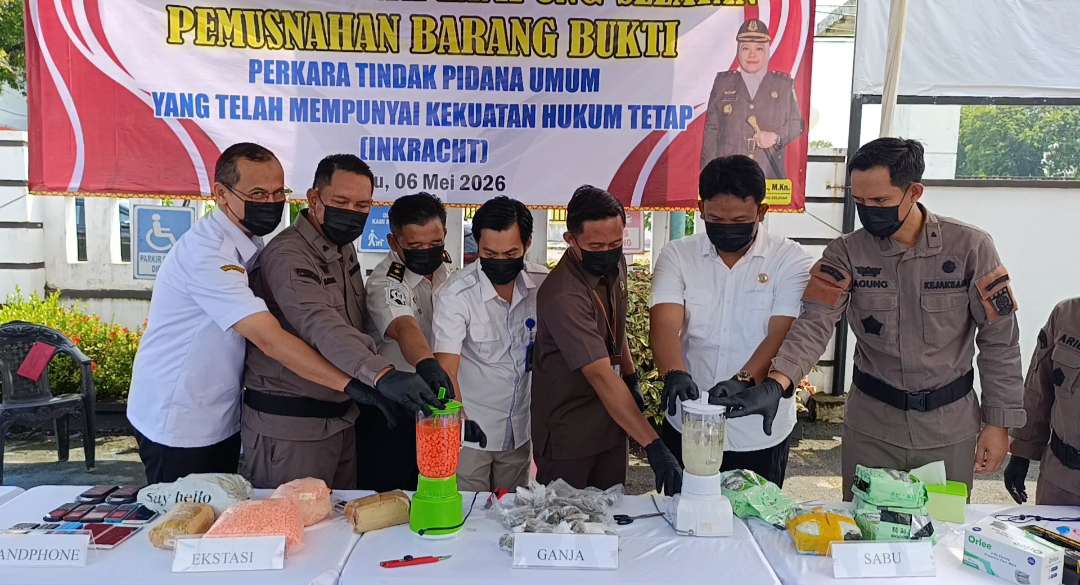 Kejari Lamsel Musnahkan Barang Bukti Narkoba Senilai Belasan Miliar