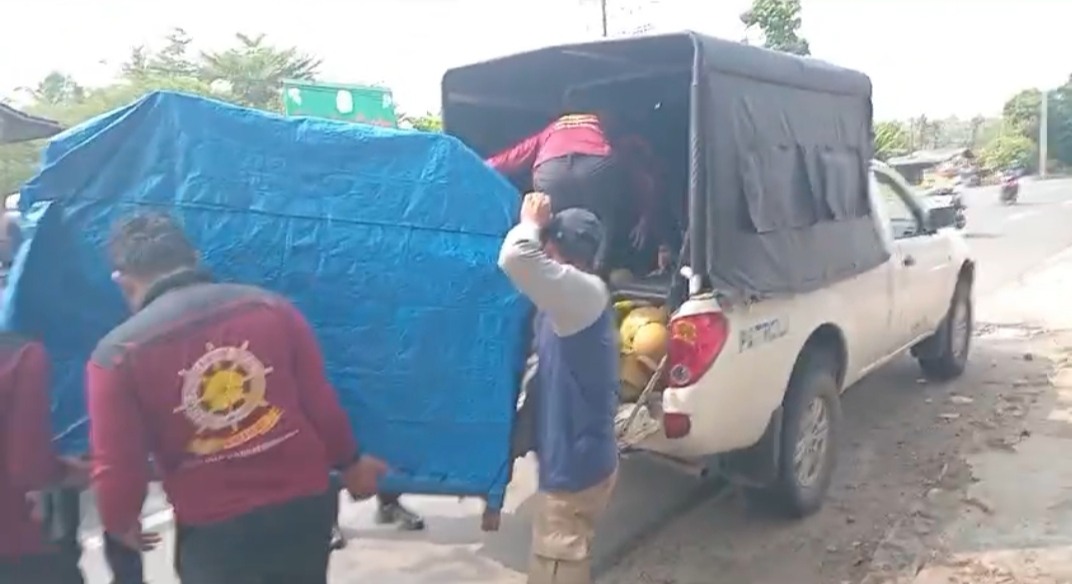 Gerobak dan Dagangan Disikat Sat Pol PP, Pedagang Minta Turunkan Adzab