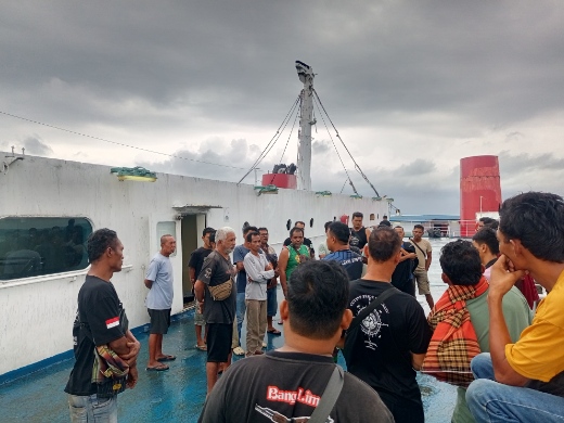 KMP Mutiara Persada 3 Mogok, Ratusan Penumpang Terdampar Berhari-hari Ditengah Laut