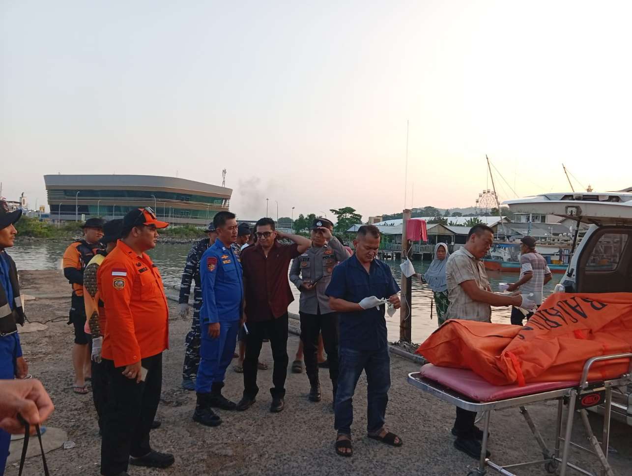 Polisi Bongkar Identitas Mayat Anonim Mengapung di Laut Lampung