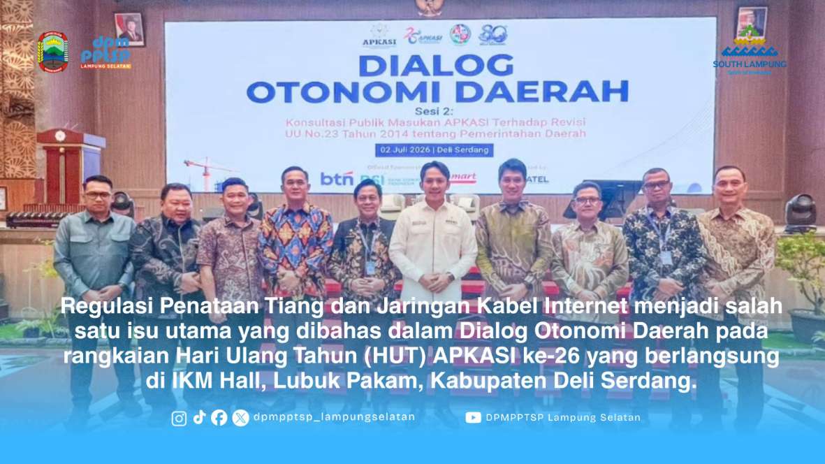 Bupati Lampung Selatan Radityo Egi Pratama (tengah) didampingi Kepala DPMPTSP Rio Gismara (kanan)