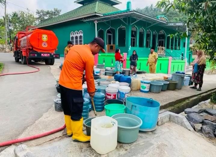 Musim Kemarau, Ratusan Warga Bandar Lampung Mulai Kesulitan Air Bersih