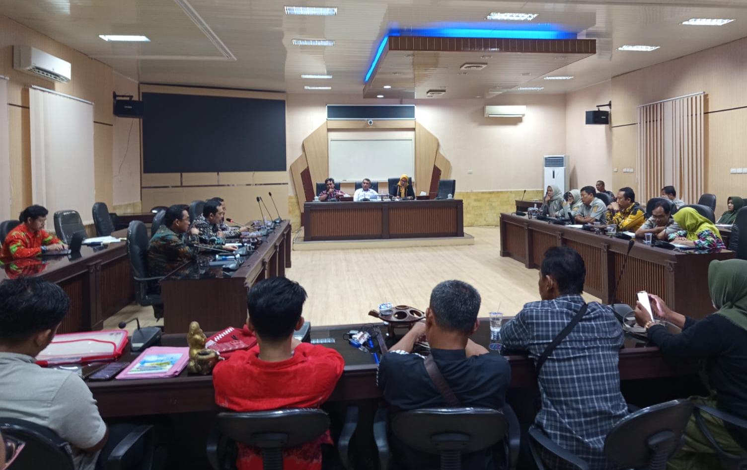 SEPAKATI BANTUAN: DPRD bersama Pemkot Metro dan petani menyepakati bantuan yang akan diberikan kepada korban banjir.