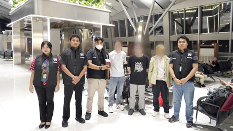 Imigrasi Bandara Soekarno-Hatta mendeportasi tiga WN Tiongkok yang diduga menjadi bagian dari jaringan kawin pesanan lintas negara dengan melibatkan perempuan Indonesia.