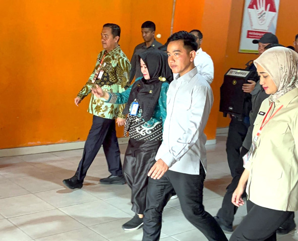 Wapres Gibran Tinjau SMKN 4 dan RSUD Dadi Tjokrodipo, Dukung Kelas Vokasi Jepang hingga Pengembangan Layanan Kesehatan