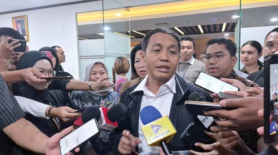 Raja Juli Siap Penuhi Panggilan KPK Terkait Kasus Dugaan Gratifikasi Pelepasan HPT di Kuansing