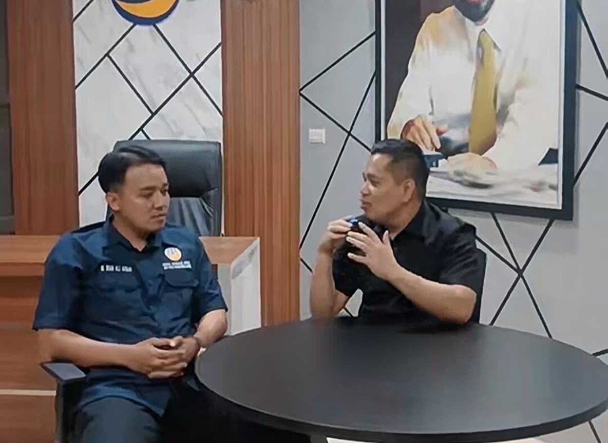 Sekretaris DPW Partai NasDem Lampung Fauzan Sibron bersama Ketua Umum Badan Advokasi Hukum (BAHU) DPW Partai NasDem Lampung Rian Ali Akbar. -