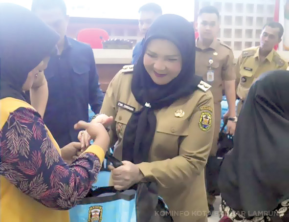 Pemkot Bandar Lampung Salurkan Bantuan Telur untuk 1.080 Keluarga Berisiko Stunting