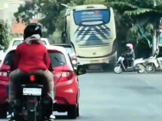 Bus Pariwisata Ugal-ugalan di Bandar Lampung Viral, Sopir Dijerat Pasal 311 UU Lalu Lintas
