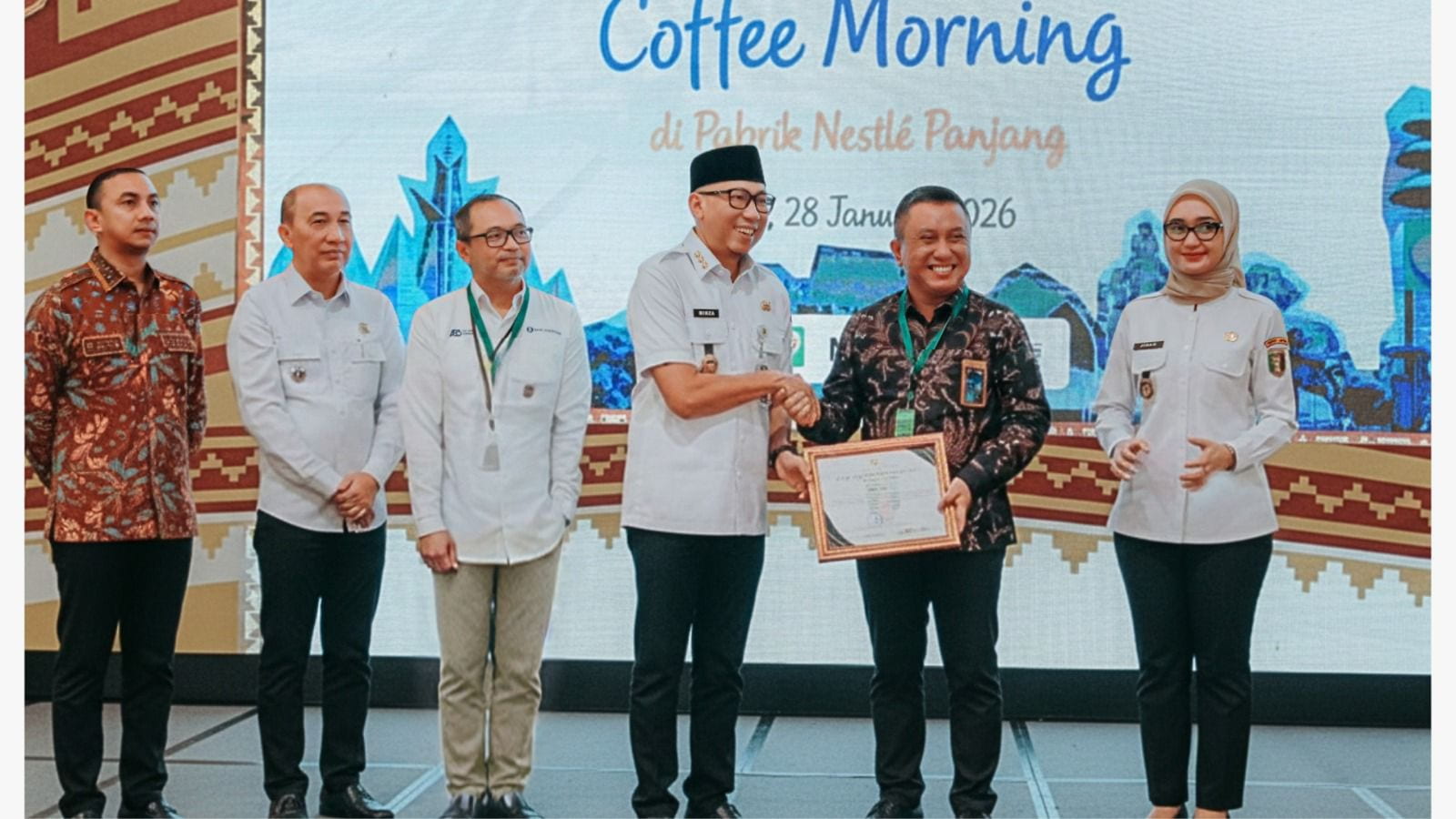 PLN Terima Penghargaan CSR dari Gubernur Lampung atas Kontribusi di Bidang Pendidikan