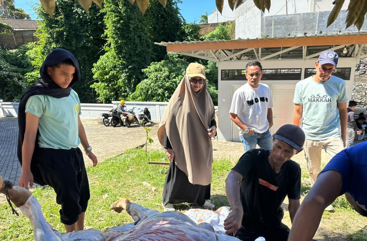 Berbagi Momen Idul Adha , Ponpes Riyadhus Sholihin Sembelih 11 Sapi dan 21 Kambing Kurban