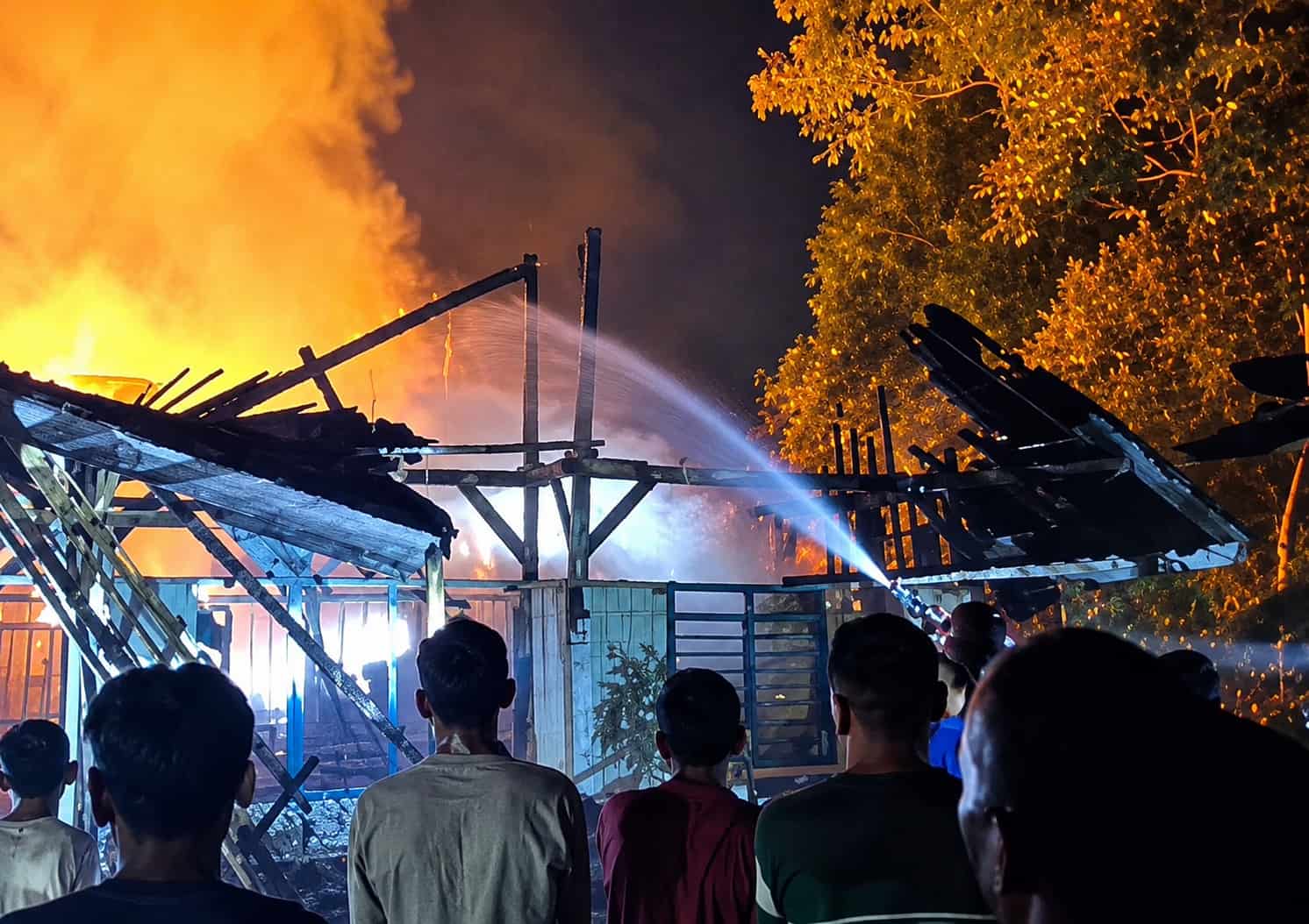 Rumah Terbakar, Pasutri Lansia Ditemukan Tewas Berpelukan