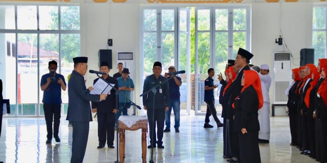 Bupati Tuba Lantik Ratusan Kepsek