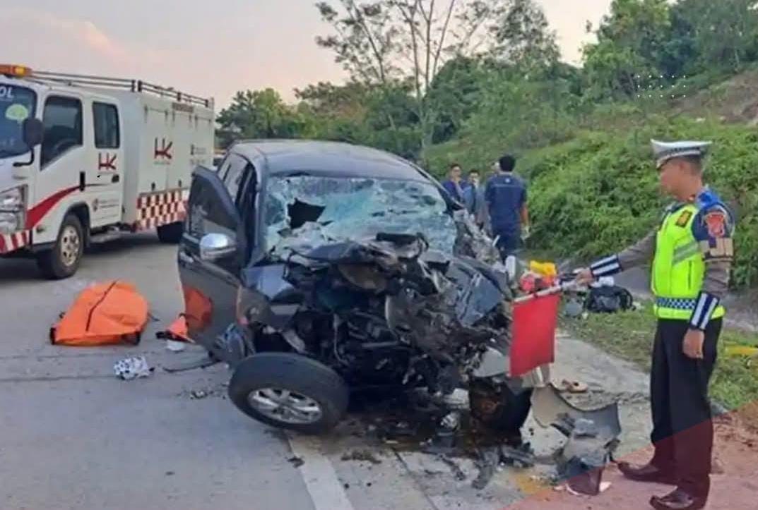 Pulang Liburan Satu Keluarga Tewas Lakalantas di Tol Terpeka