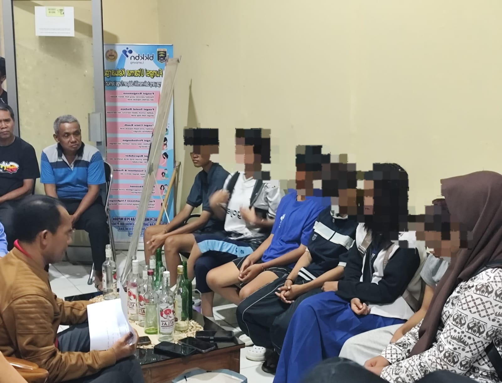 Tujuh Pelajar Metro Digerebek Pesta Miras di Kamar Kos