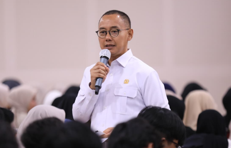PERBAIKI BIROKRASI: Wakil Ketua MPR RI Eddy Soeparno meminta perbaikan birokrasi agar mempercepat proses perizinan investasi.