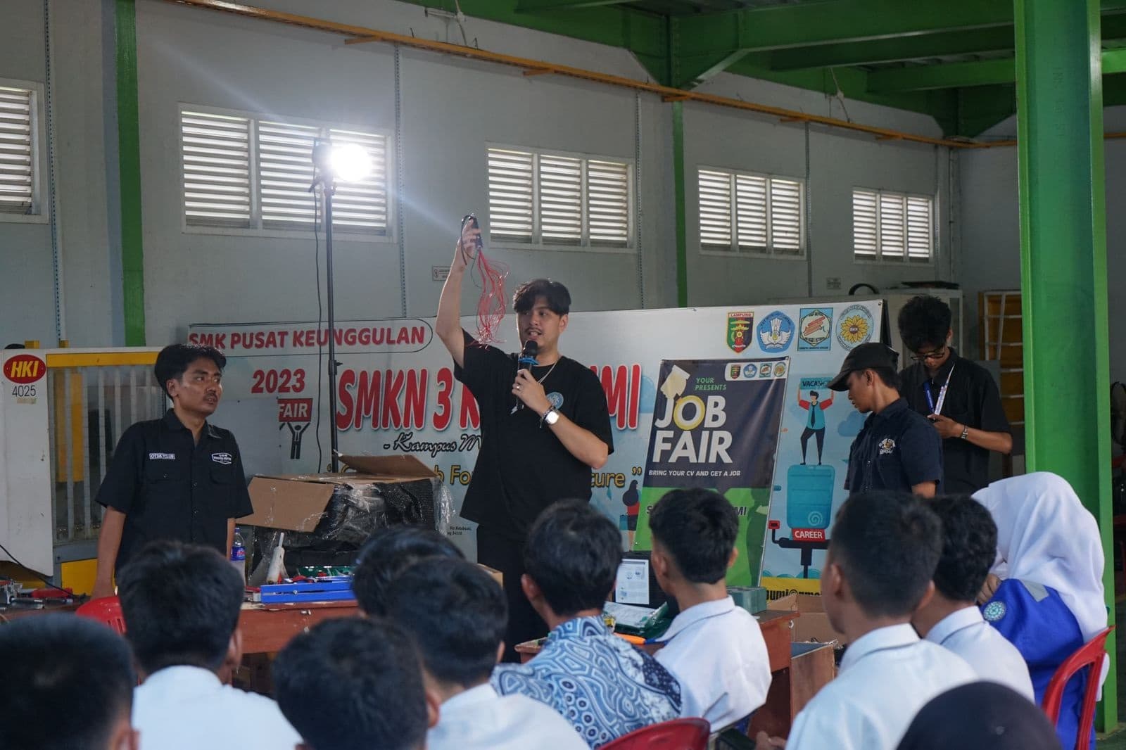 General Manager PLN UID Lampung Dianugerahi TOP Leader on CSR Commitment 2026