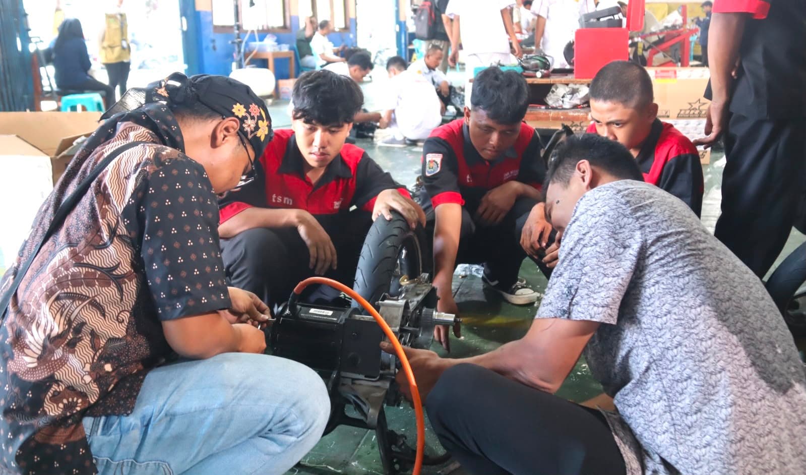 Jelang HUT RI ke-81, PLN Bekali Generasi Muda Lampung Kompetensi Kendaraan Listrik Lewat Pelatihan Konversi Motor