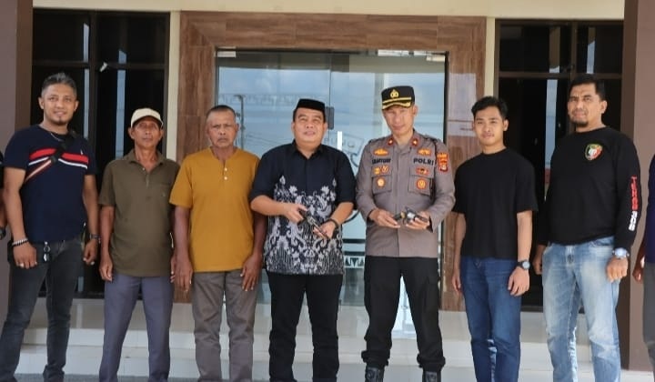 Dua Warga Sukoharjo Serahkan Senpi Rakitan