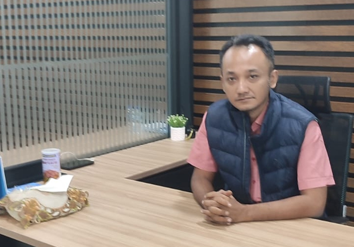 Timur Barat Research Center (TBRC) melalui Direktur Eksekutif Johanes Romeo merilis hasil Survei Nasional: Evaluasi Publik atas Kinerja Satu Tahun dan 6 Bulan Pemerintahan Prabowo-Gibran.