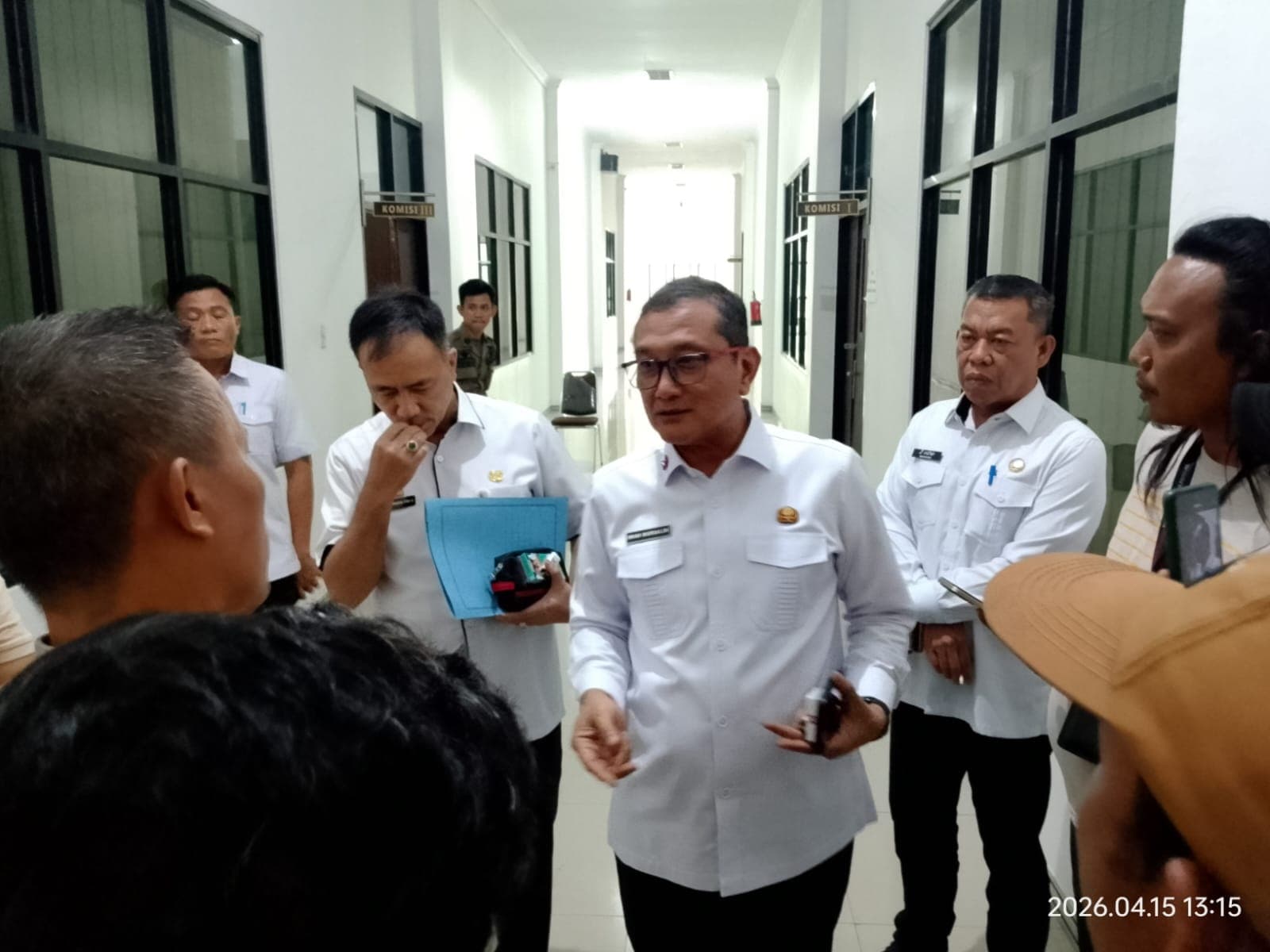 Sekkab Tubaba Iwan Mursalin melaksanakan rapat dengar pendapat (RDP) di ruang Komisi III DPRD.