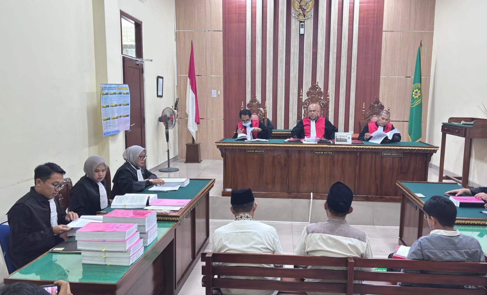 Tiga Terdakwa Korupsi LEB Dituntut Berbeda