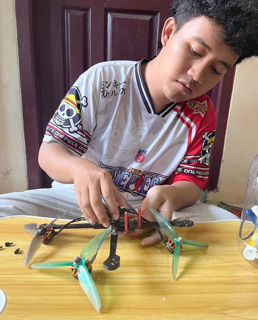 Lima Mahasiswa Unila Rancang Drone Kumbang Pendeteksi Hama