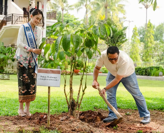 Akar Hotel and Resort Rayakan Hari Bumi dengan Aksi Penanaman Pohon
