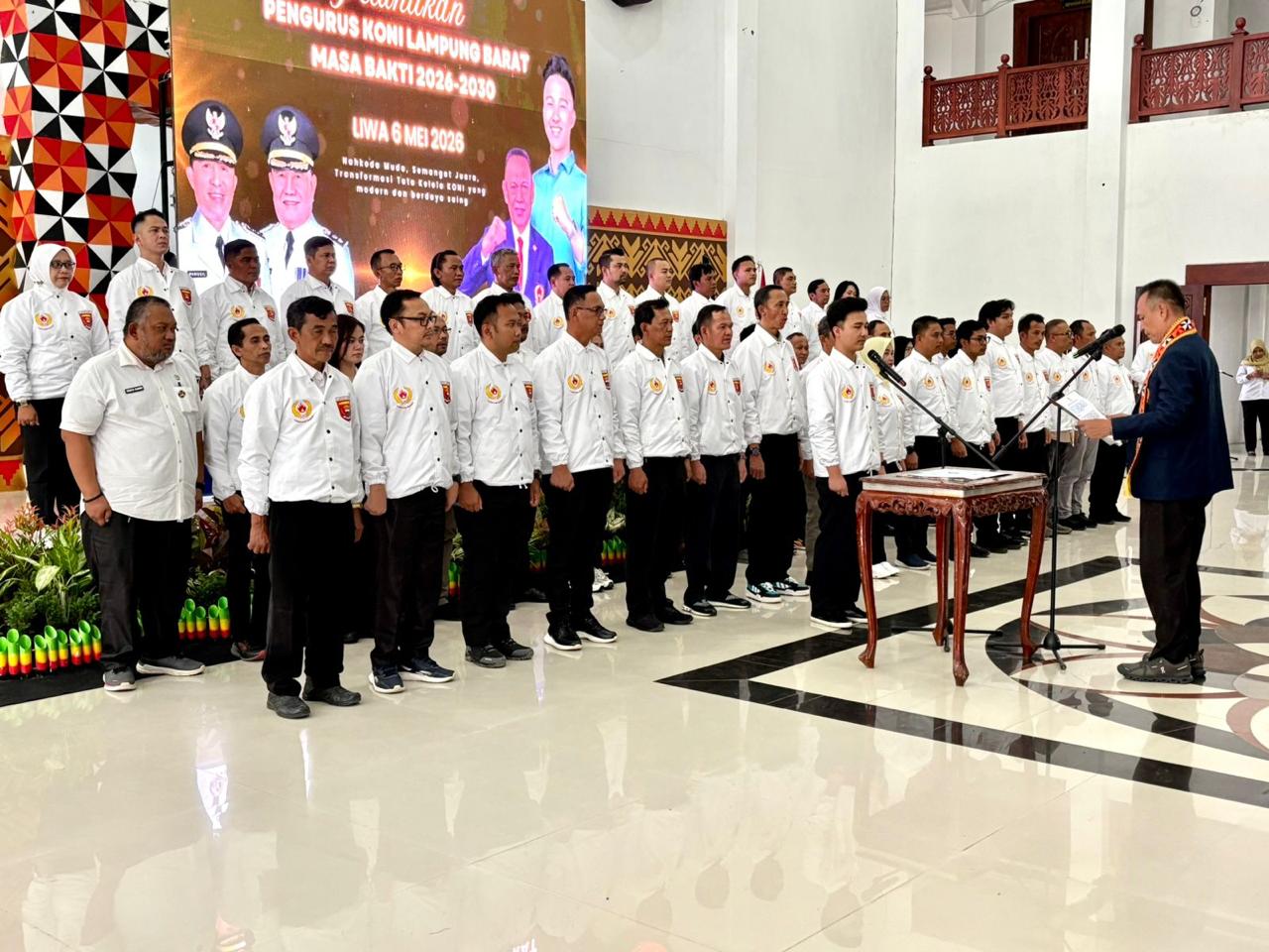 Lantik Pengurus Baru KONI Lambar, Taufik Hidayat: Prestasi Tetap Menjadi Prioritas