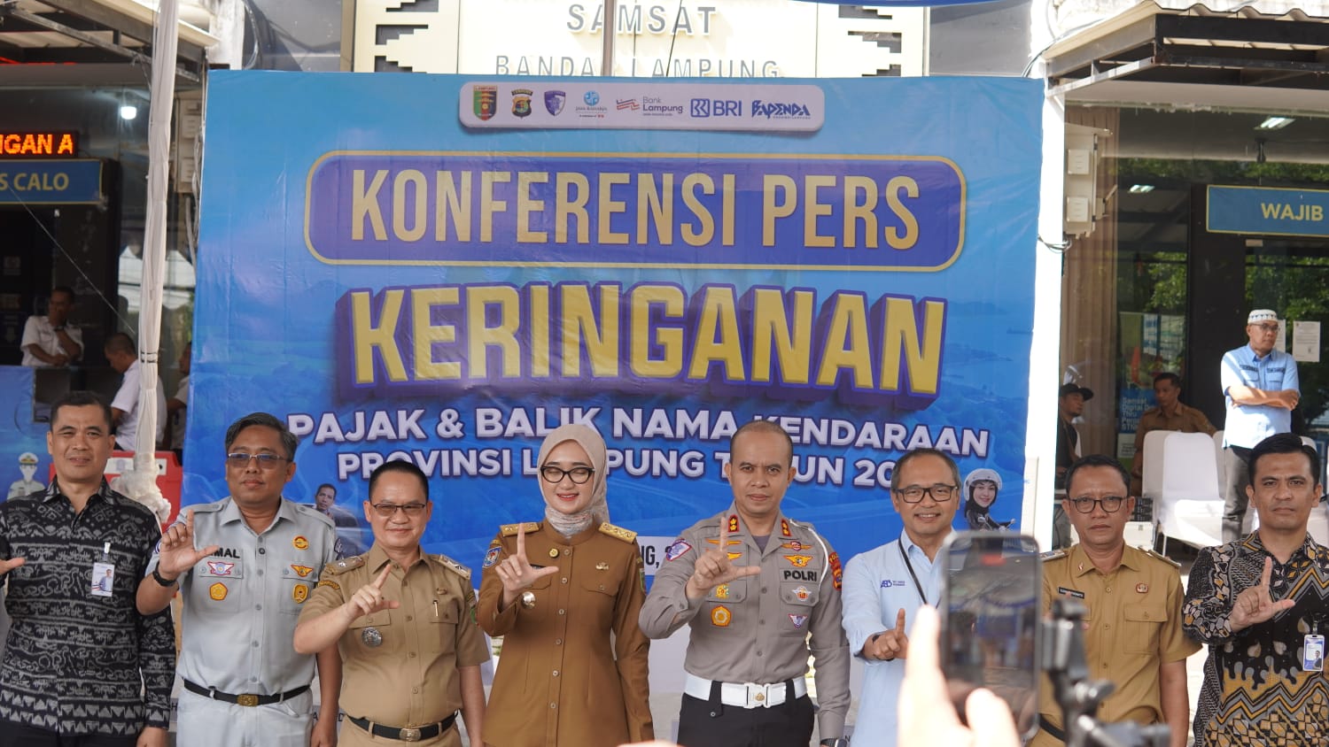 Dukung Program Keringan Pajak Kendaraan, BRI Bagikan Paket Sembako Pada 100 Transaksi Pertama