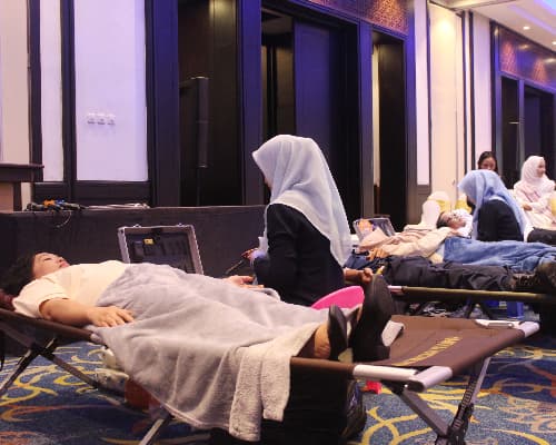 Peringati Hari Donor Darah Sedunia, Akar Hotels & Resorts Lampung Gelar Aksi Donor Darah Bersama UDD Pembina PMI Lampung