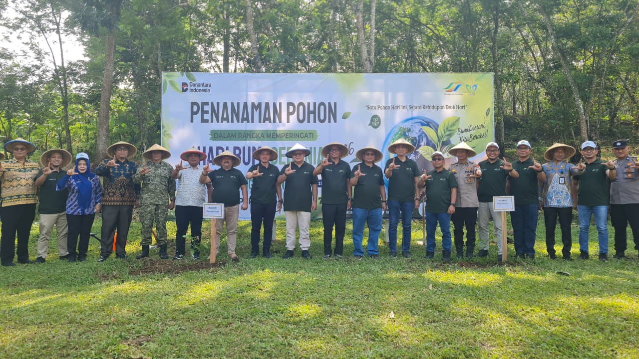PTPN I Regional 7 Genjot Program Hijau, 1.300 Pohon Buah Ditanam di Pesawaran