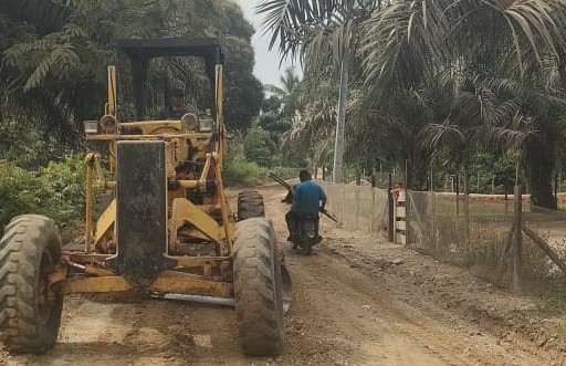 Dorong Akselerasi Ekonomi Desa, PTPN IV PalmCo Perbaiki Puluhan Kilometer Jalan