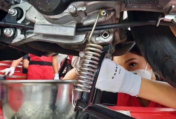 Cuaca Panas Bisa Ganggu Performa Motor, Mekanik Ingatkan Rutin Cek Filter Udara dan Oli