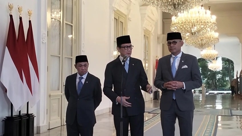Wamenlu Arif Havas Oegroseno mengungkapkan alasan kapal-kapal masih tertahan di Selat Hormuz.