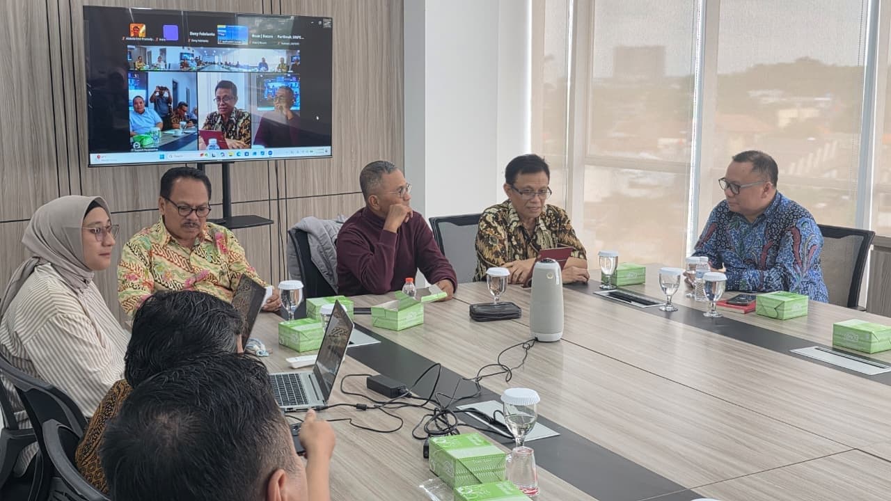 Mantan Menteri BUMN Dahlan Iskan saat mengisi Seminar Publik bertajuk Manajemen Krisis Perusahaan di Tengah Ketidakpastian Global yang digelar Prodi Doktor Ilmu Manajemen Universitas Paramadina di Jakarta, Selasa (5/5)