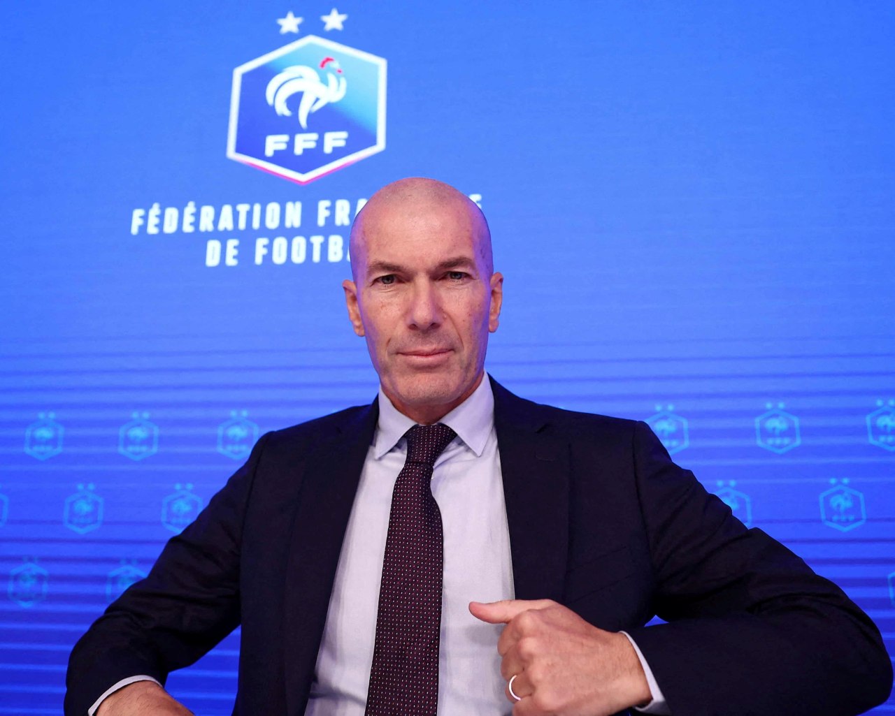 Zinedine Zidane Resmi  Latih Timnas Prancis